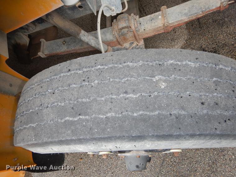 image for item DB8345 1995 International 3800 Thomas school bus