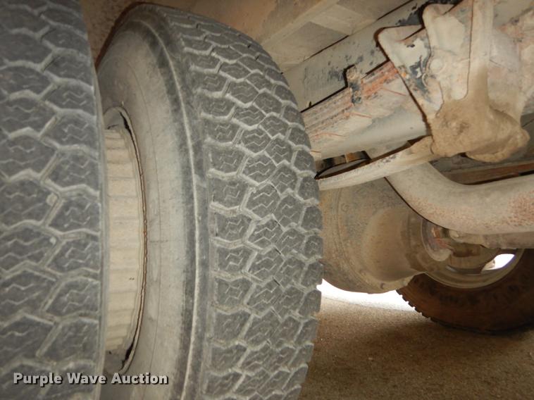 image for item DB8345 1995 International 3800 Thomas school bus