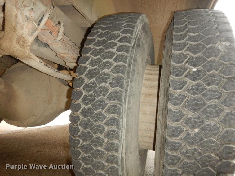 image for item DB8345 1995 International 3800 Thomas school bus