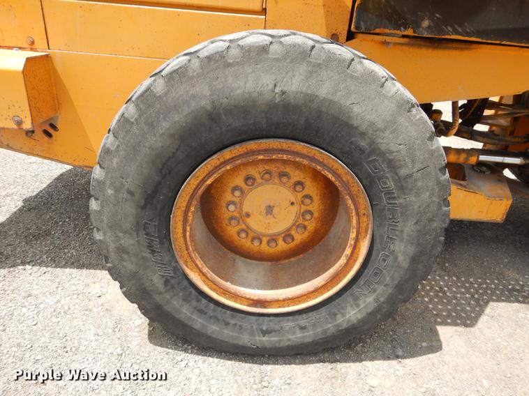 image for item DB8377 1989 John Deere 544E wheel loader
