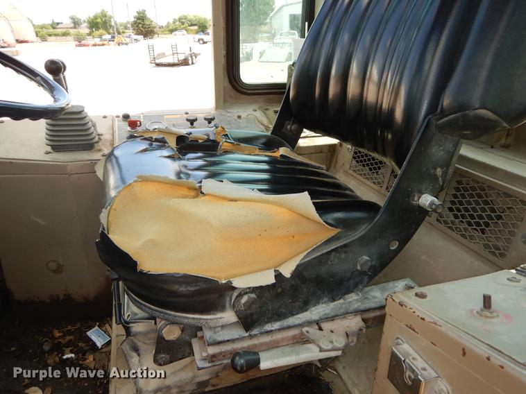 image for item DB8377 1989 John Deere 544E wheel loader