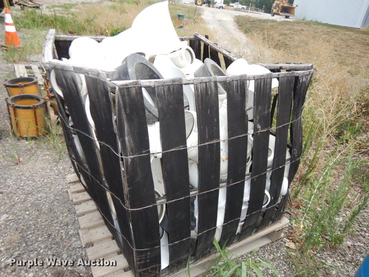 image for item DB8378 Pipe fittings, clamps, and hoses