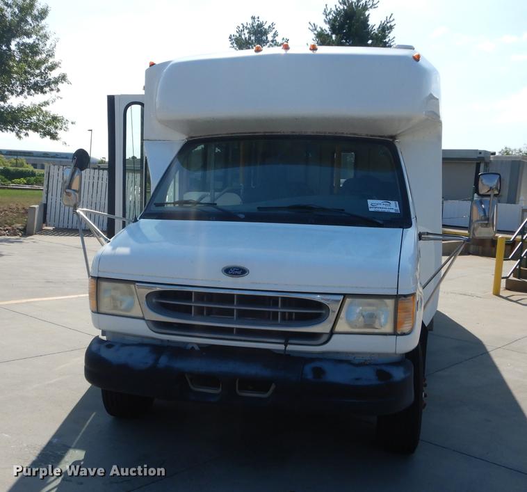 image for item DB8388 1999 Ford Econoline E450 Super Duty Eldorado shuttle bus