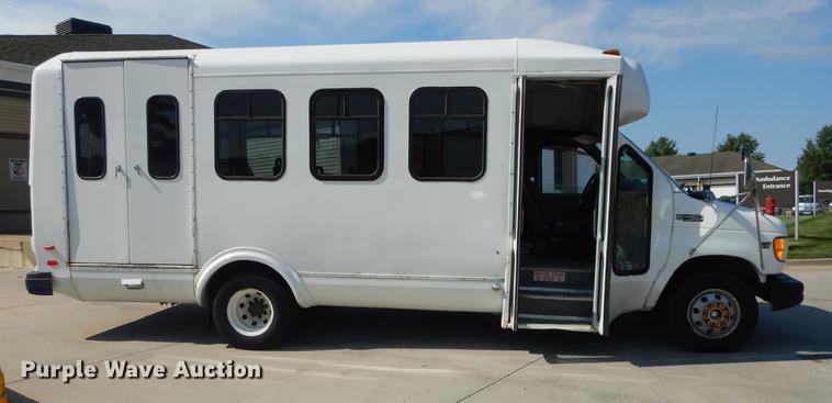 image for item DB8388 1999 Ford Econoline E450 Super Duty Eldorado shuttle bus
