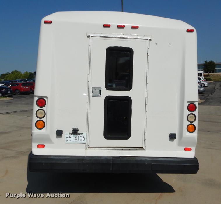 image for item DB8388 1999 Ford Econoline E450 Super Duty Eldorado shuttle bus