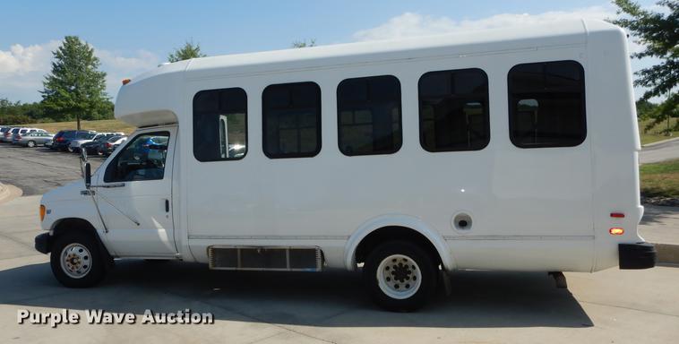 image for item DB8388 1999 Ford Econoline E450 Super Duty Eldorado shuttle bus