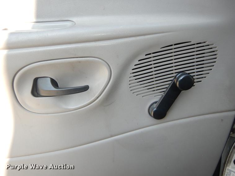 image for item DB8388 1999 Ford Econoline E450 Super Duty Eldorado shuttle bus