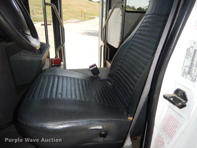 image for item DB8388 1999 Ford Econoline E450 Super Duty Eldorado shuttle bus