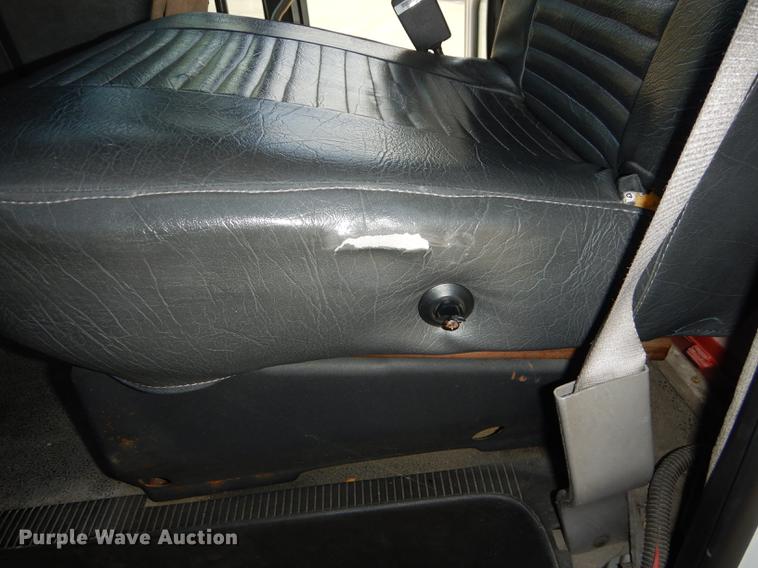 image for item DB8388 1999 Ford Econoline E450 Super Duty Eldorado shuttle bus