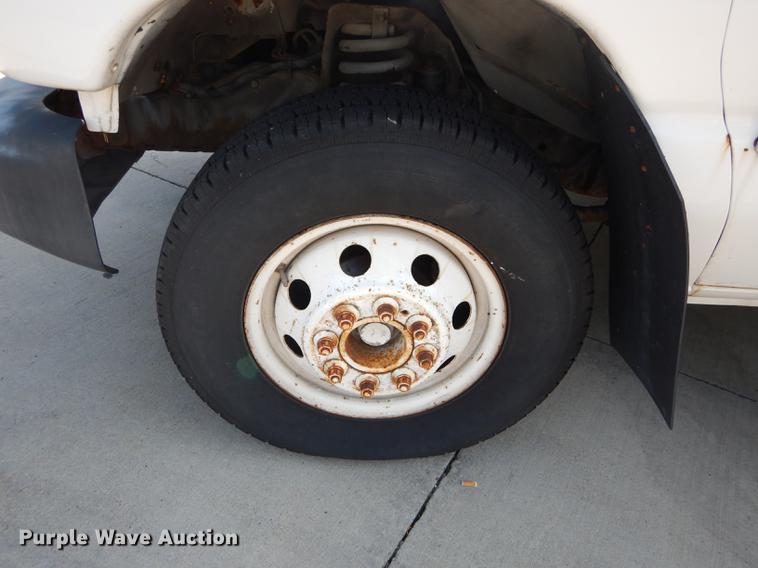 image for item DB8388 1999 Ford Econoline E450 Super Duty Eldorado shuttle bus