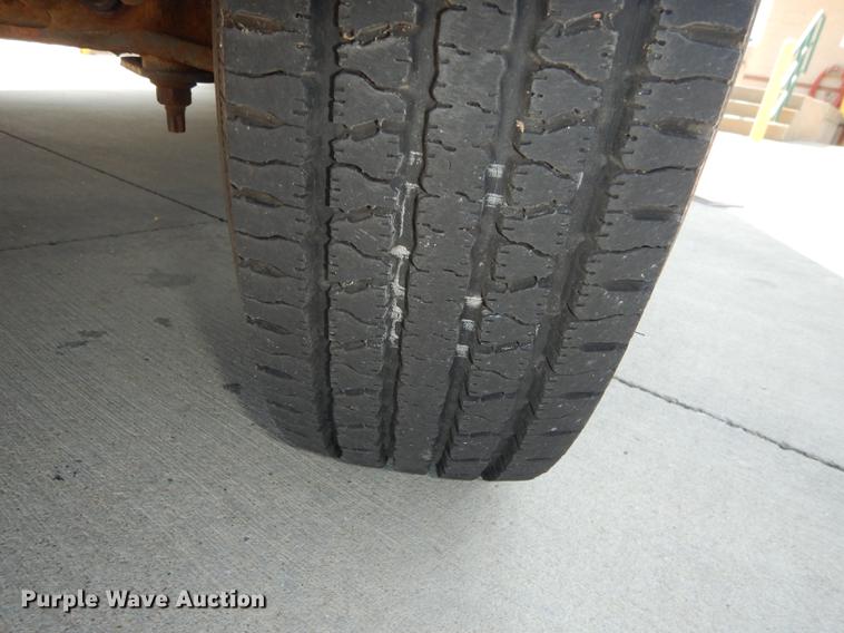 image for item DB8388 1999 Ford Econoline E450 Super Duty Eldorado shuttle bus