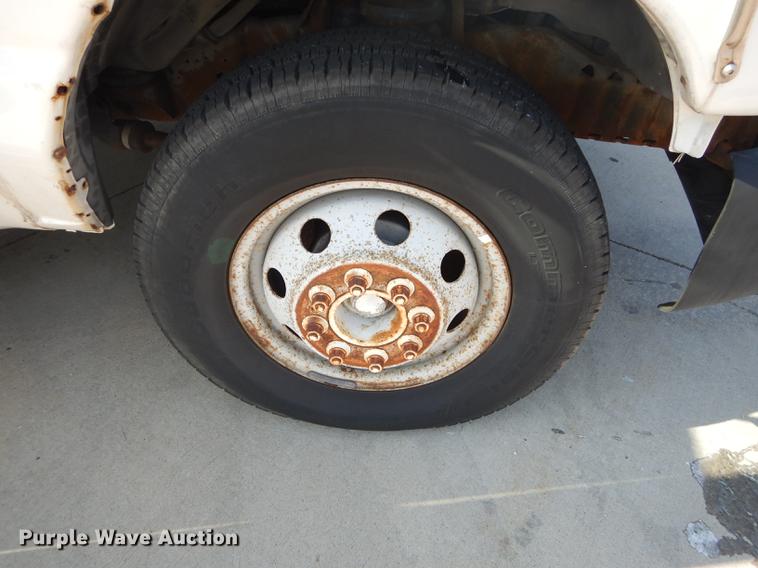 image for item DB8388 1999 Ford Econoline E450 Super Duty Eldorado shuttle bus