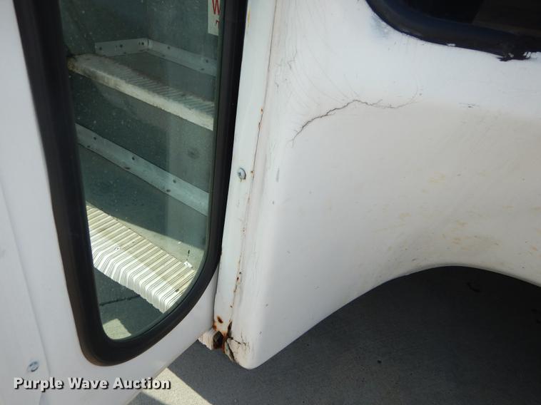 image for item DB8388 1999 Ford Econoline E450 Super Duty Eldorado shuttle bus