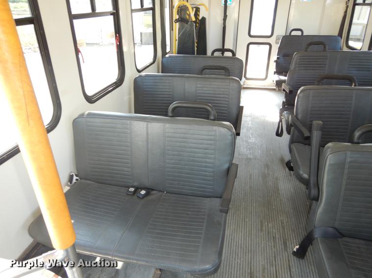 image for item DB8388 1999 Ford Econoline E450 Super Duty Eldorado shuttle bus