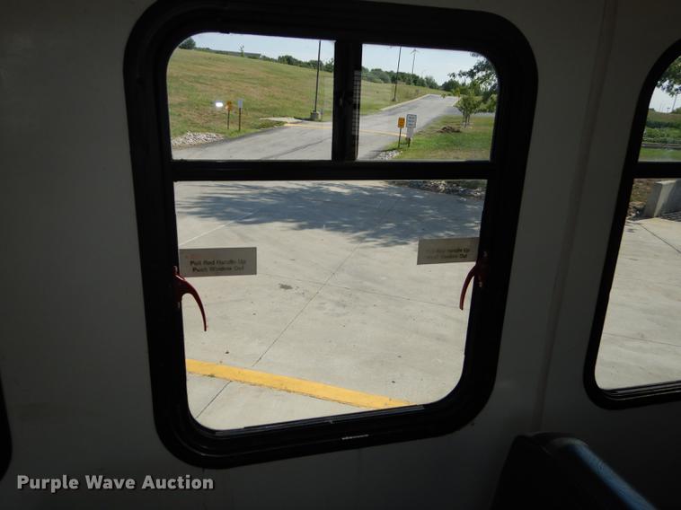 image for item DB8388 1999 Ford Econoline E450 Super Duty Eldorado shuttle bus