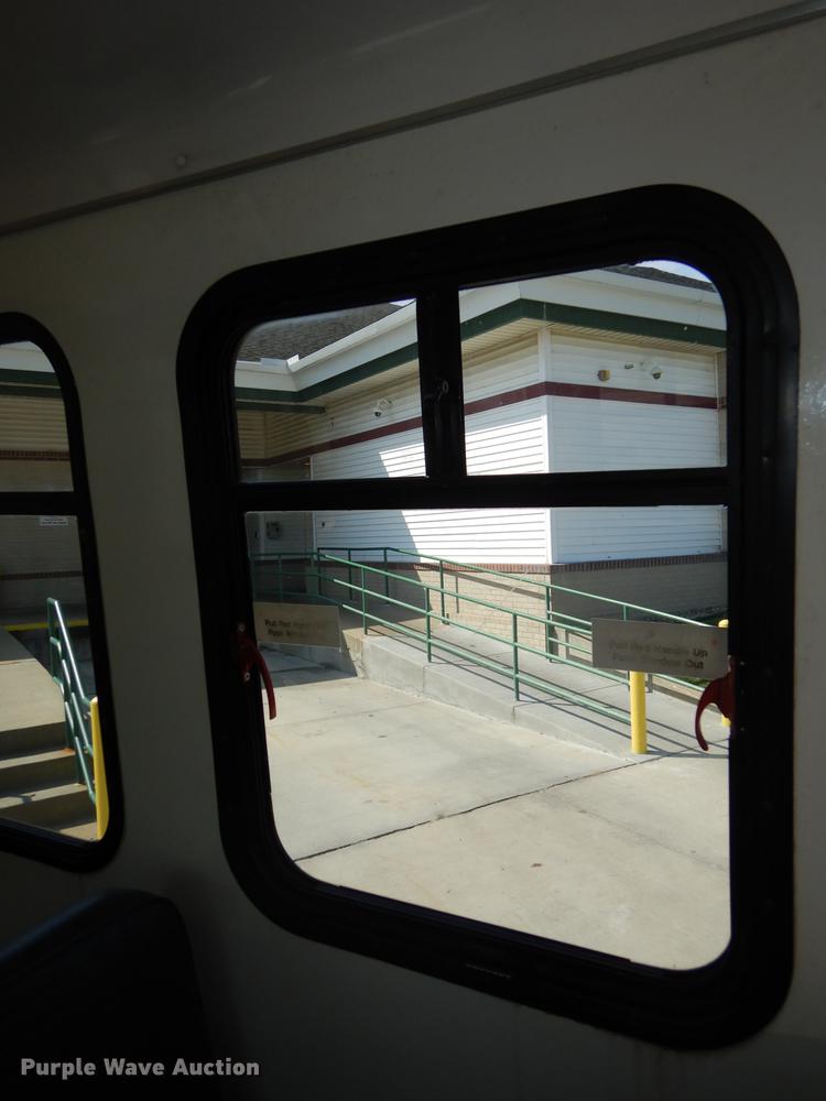 image for item DB8388 1999 Ford Econoline E450 Super Duty Eldorado shuttle bus