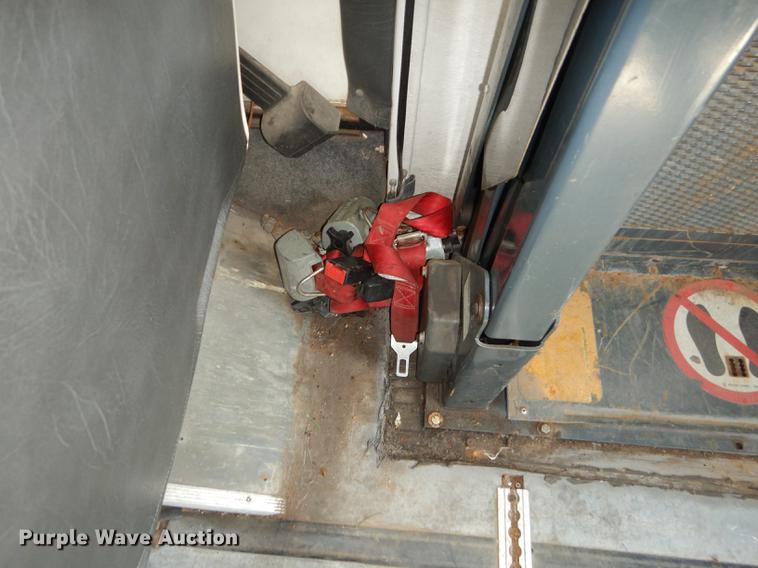 image for item DB8388 1999 Ford Econoline E450 Super Duty Eldorado shuttle bus