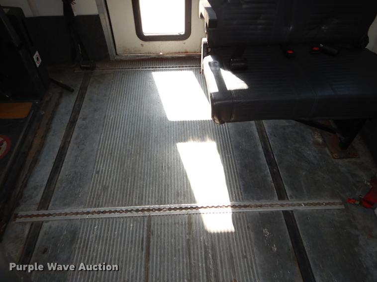 image for item DB8388 1999 Ford Econoline E450 Super Duty Eldorado shuttle bus