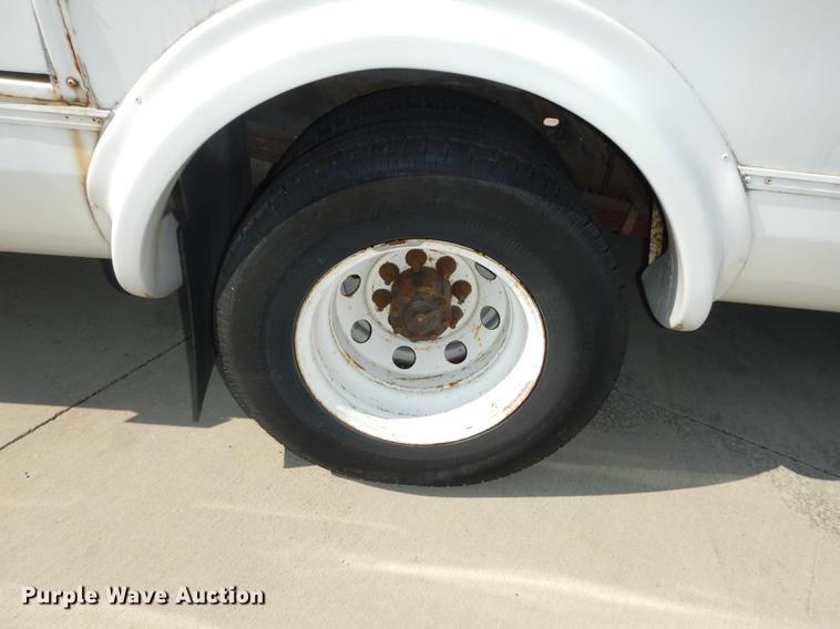 image for item DB8388 1999 Ford Econoline E450 Super Duty Eldorado shuttle bus