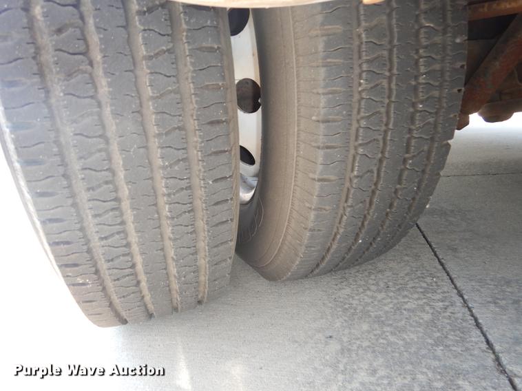 image for item DB8388 1999 Ford Econoline E450 Super Duty Eldorado shuttle bus