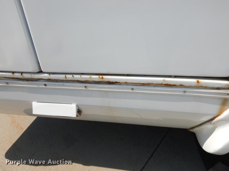 image for item DB8388 1999 Ford Econoline E450 Super Duty Eldorado shuttle bus