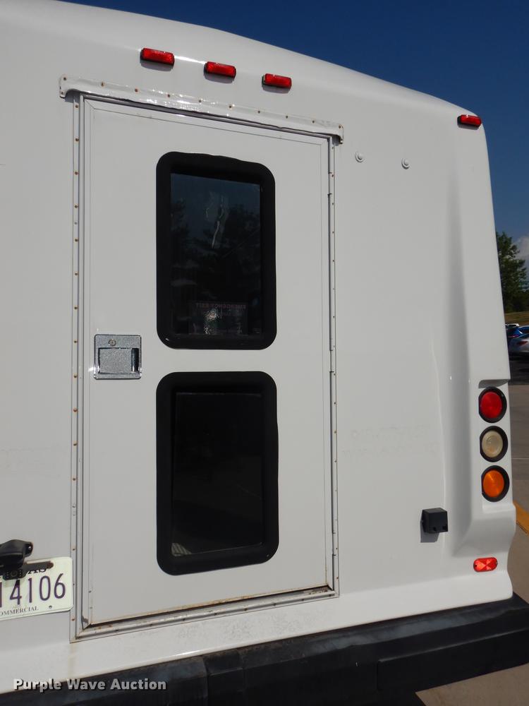 image for item DB8388 1999 Ford Econoline E450 Super Duty Eldorado shuttle bus