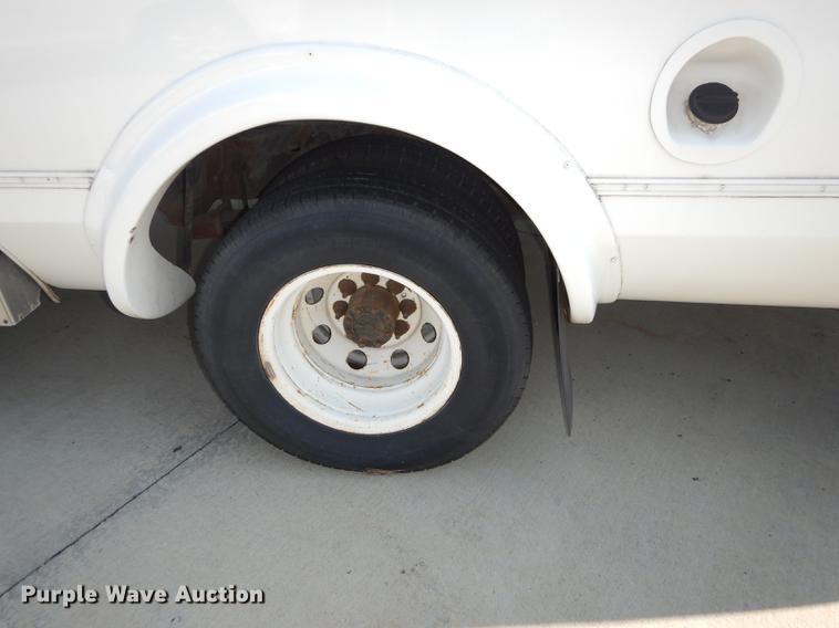 image for item DB8388 1999 Ford Econoline E450 Super Duty Eldorado shuttle bus