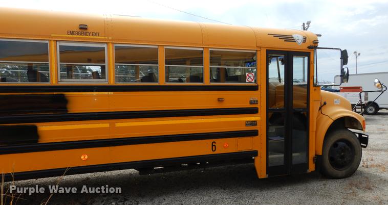 image for item DB8389 2004 International CE300 school bus