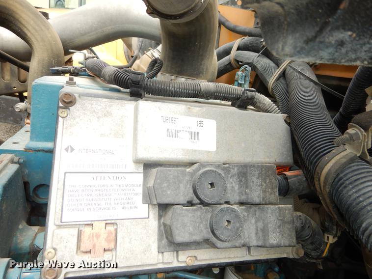 image for item DB8389 2004 International CE300 school bus