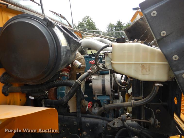 image for item DB8389 2004 International CE300 school bus