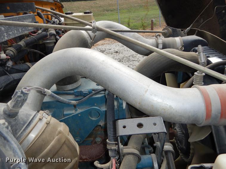 image for item DB8389 2004 International CE300 school bus