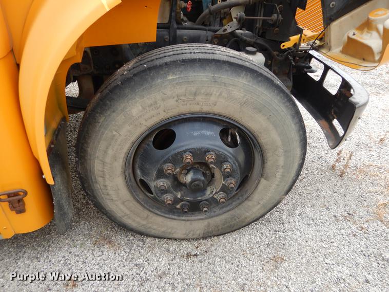 image for item DB8389 2004 International CE300 school bus