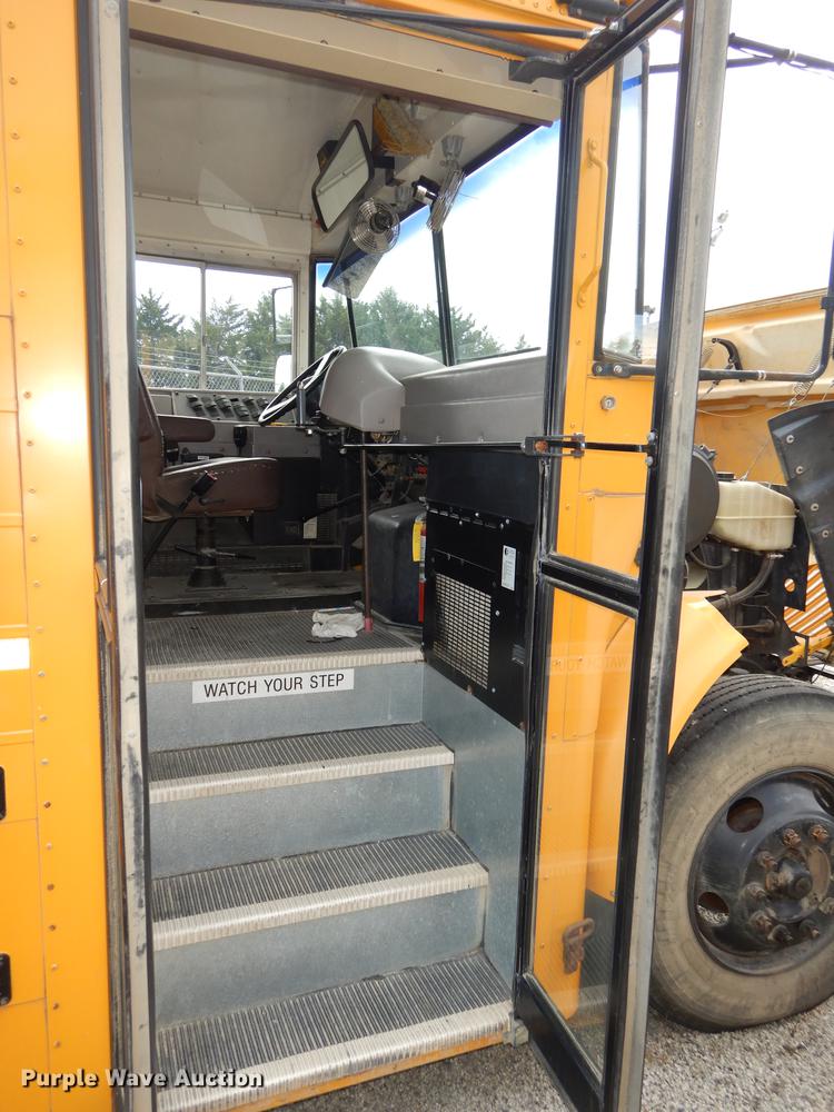 image for item DB8389 2004 International CE300 school bus