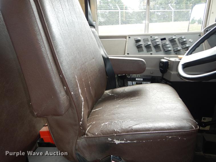 image for item DB8389 2004 International CE300 school bus