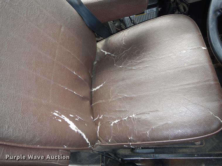 image for item DB8389 2004 International CE300 school bus