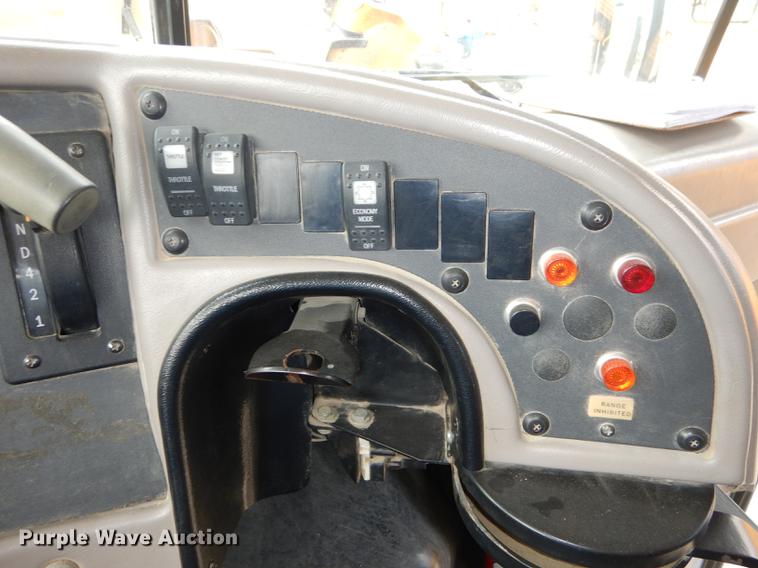 image for item DB8389 2004 International CE300 school bus