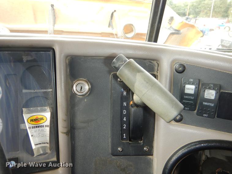 image for item DB8389 2004 International CE300 school bus