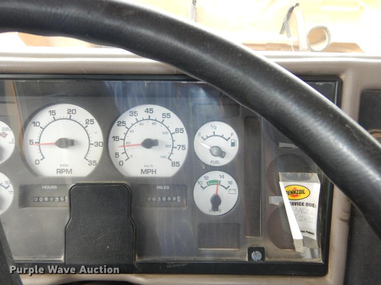 image for item DB8389 2004 International CE300 school bus