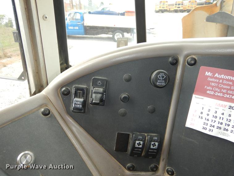 image for item DB8389 2004 International CE300 school bus