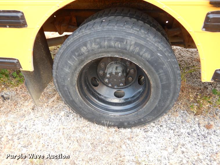 image for item DB8389 2004 International CE300 school bus