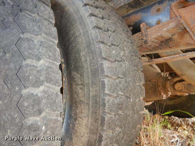 image for item DB8389 2004 International CE300 school bus