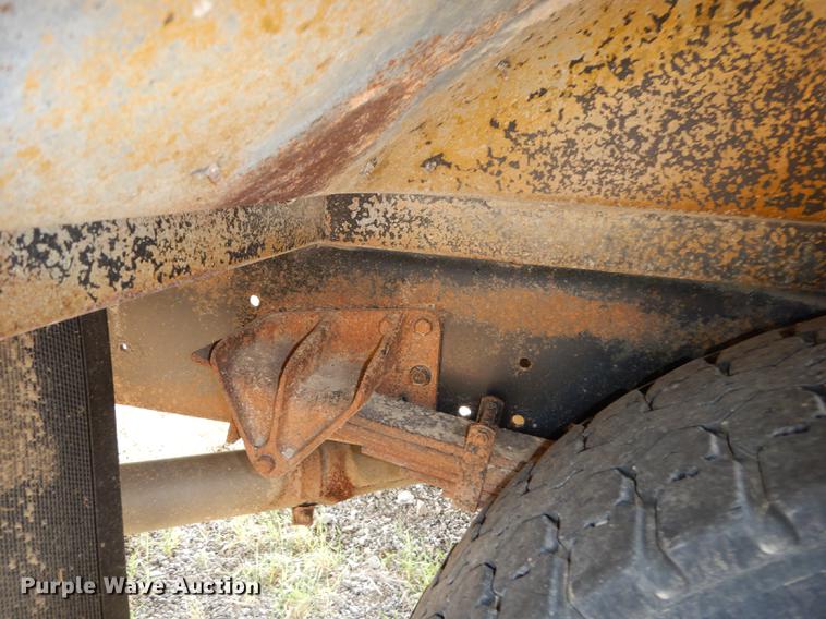 image for item DB8389 2004 International CE300 school bus