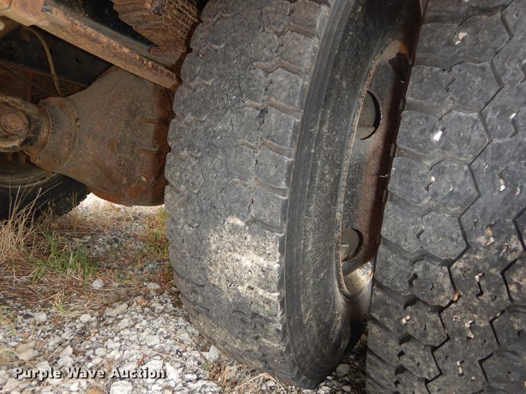 image for item DB8389 2004 International CE300 school bus