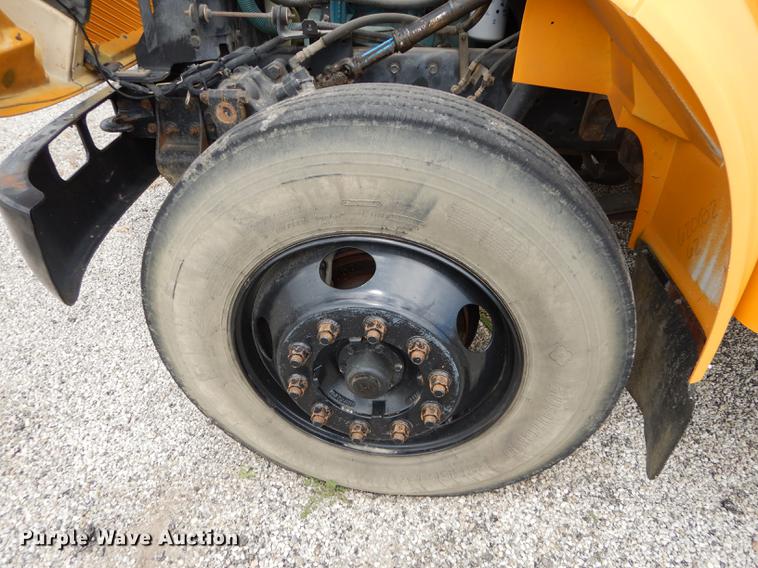 image for item DB8389 2004 International CE300 school bus