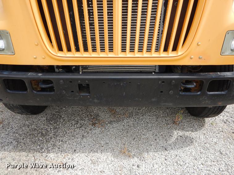 image for item DB8389 2004 International CE300 school bus