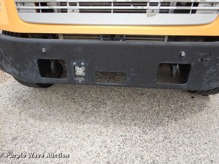 image for item DB8390 2000 Freightliner FS65 Thomas school bus