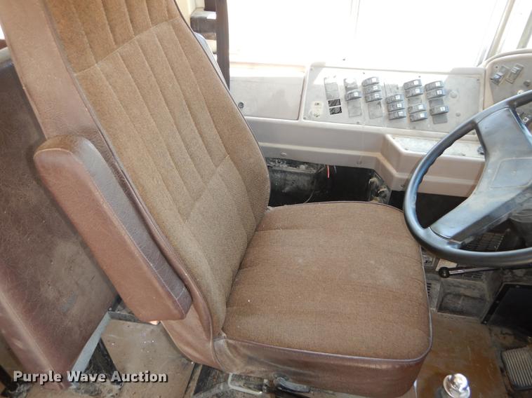 image for item DB8393 2001 International 3800 ATC school bus