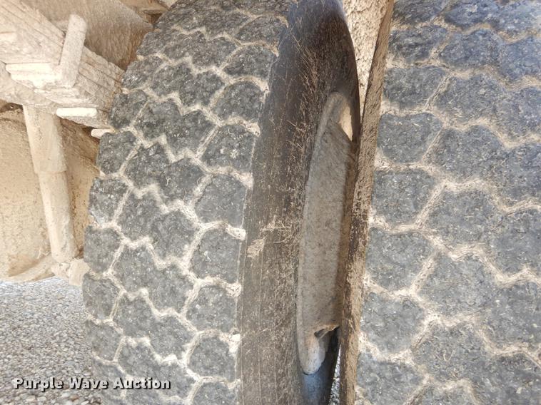 image for item DB8393 2001 International 3800 ATC school bus