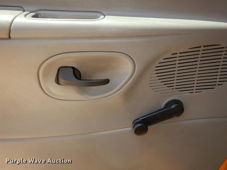 image for item DB8394 2000 Ford Econoline E450 Super Duty Collins school bus