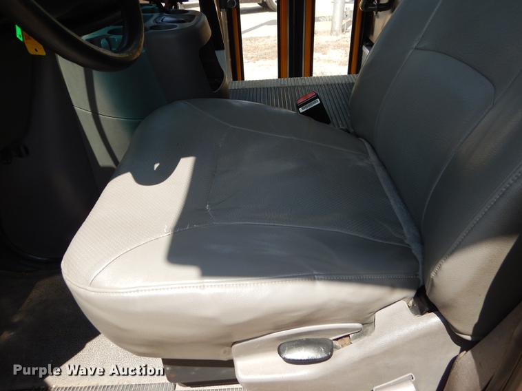 image for item DB8394 2000 Ford Econoline E450 Super Duty Collins school bus